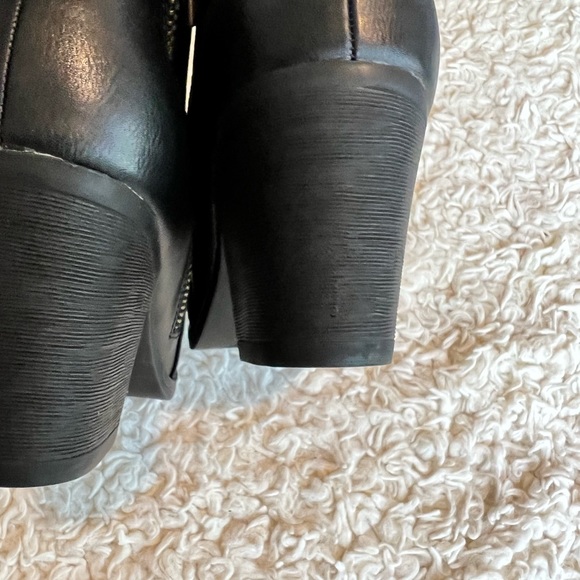 Super cute ankle booties brand new never worn! 💗 - Picture 6 of 10
